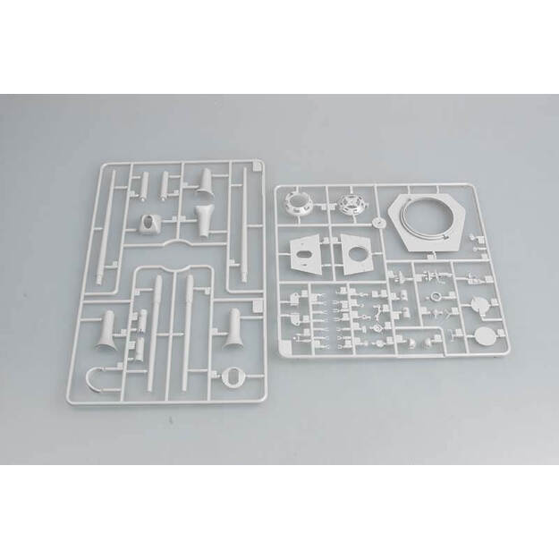 Trumpeter TR01536 -  German E-50 (50-75 tons)/Standardpanzer, 1/35 4