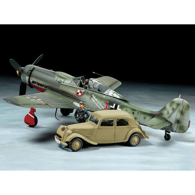 Tamiya TA25213 - Focke-Wulf Fw190 D-9 JV44 & Citroen 11CV Staff Car Set , 1/48