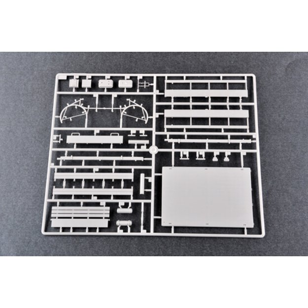Trumpeter TR01027 -  URAL-375D, 1/35 8