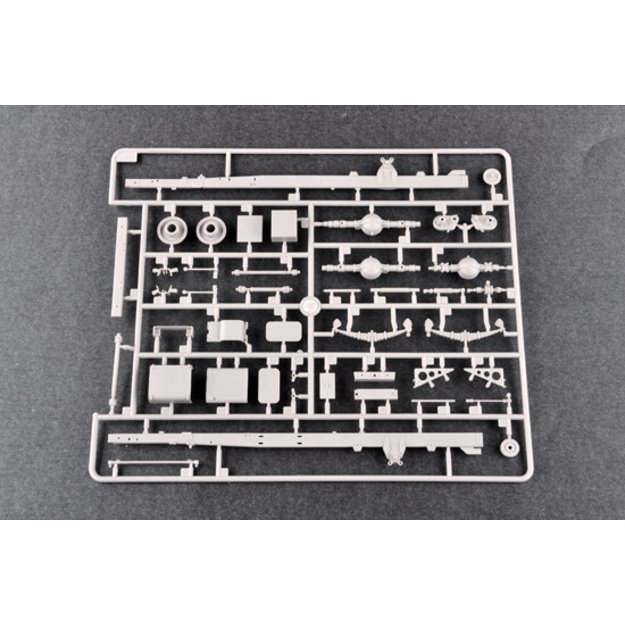 Trumpeter TR01027 -  URAL-375D, 1/35 11
