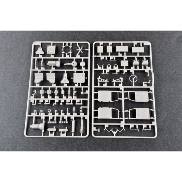 Trumpeter TR01027 -  URAL-375D, 1/35 7