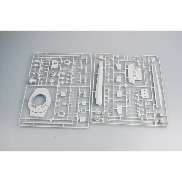 Trumpeter TR01538 - German E-75 (75-100 tons)/Standardpanzer, 1/35 4