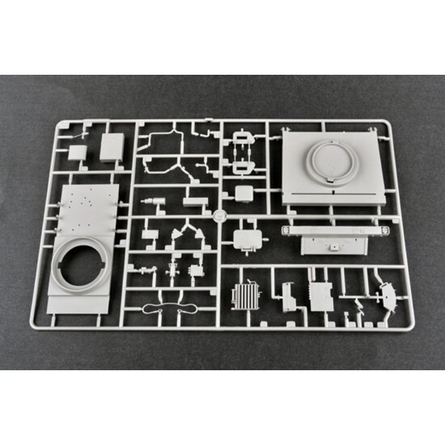 Trumpeter TR01046 -  Mittlere Artillerie Raketen System (MARS), 1/35 7