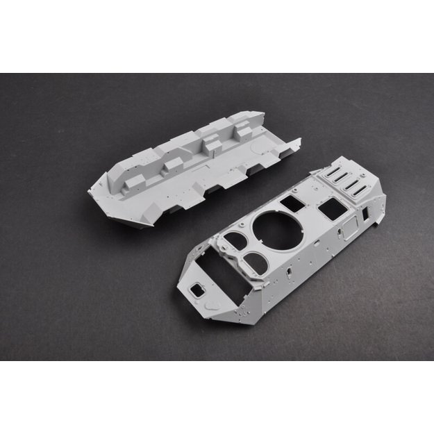 Trumpeter TR01545 - BTR-60PB UPGRADED, 1/35 4