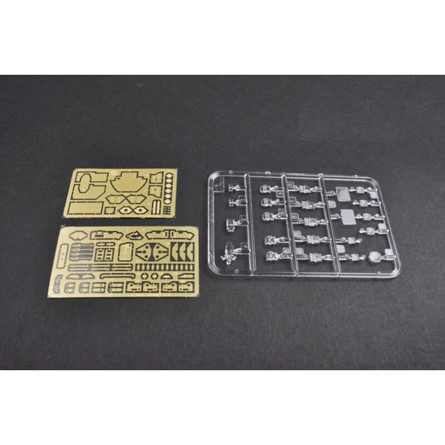 Trumpeter TR01545 - BTR-60PB UPGRADED, 1/35 5
