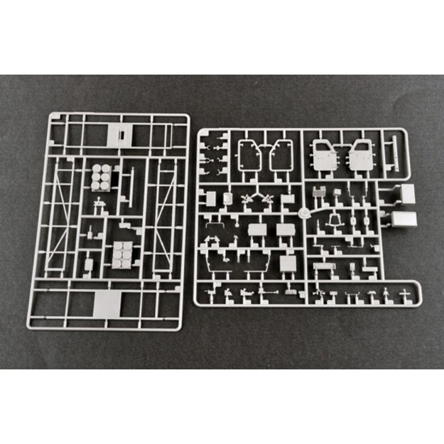 Trumpeter TR01047 -  M270/A1 Multiple Launch Rocket System, 1/35 7