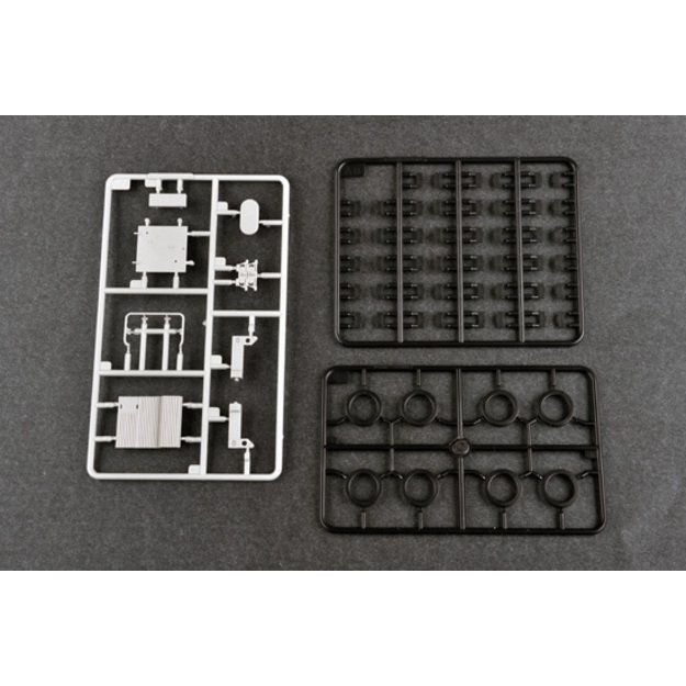 Trumpeter TR01047 -  M270/A1 Multiple Launch Rocket System, 1/35 11