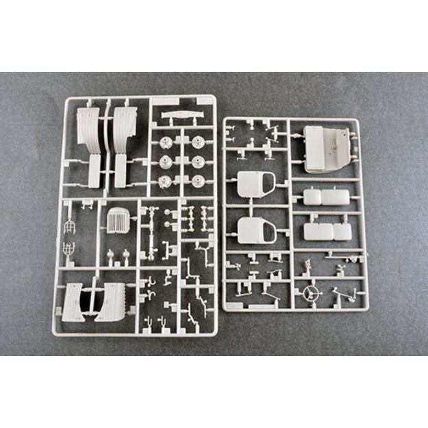 Trumpeter TR01075 -  Soviet 2B7 Multiple Rocket Launcher BM-13, 1/35 6
